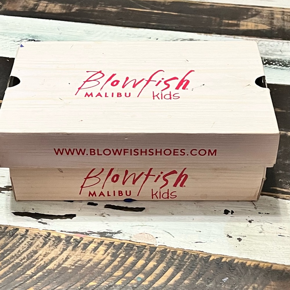 Blowfish rose gold super sonic tennis shoes